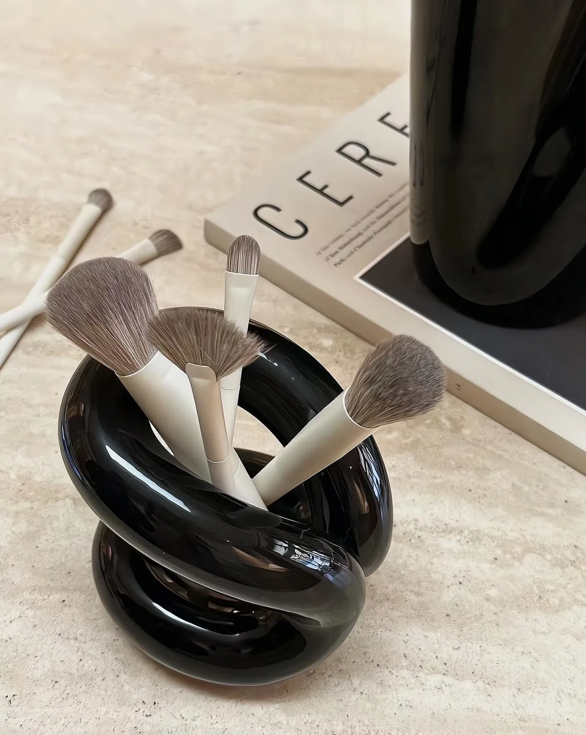 Nordic Style Ceramic Foundation Brushes Holders - Cheese/Black Pearl