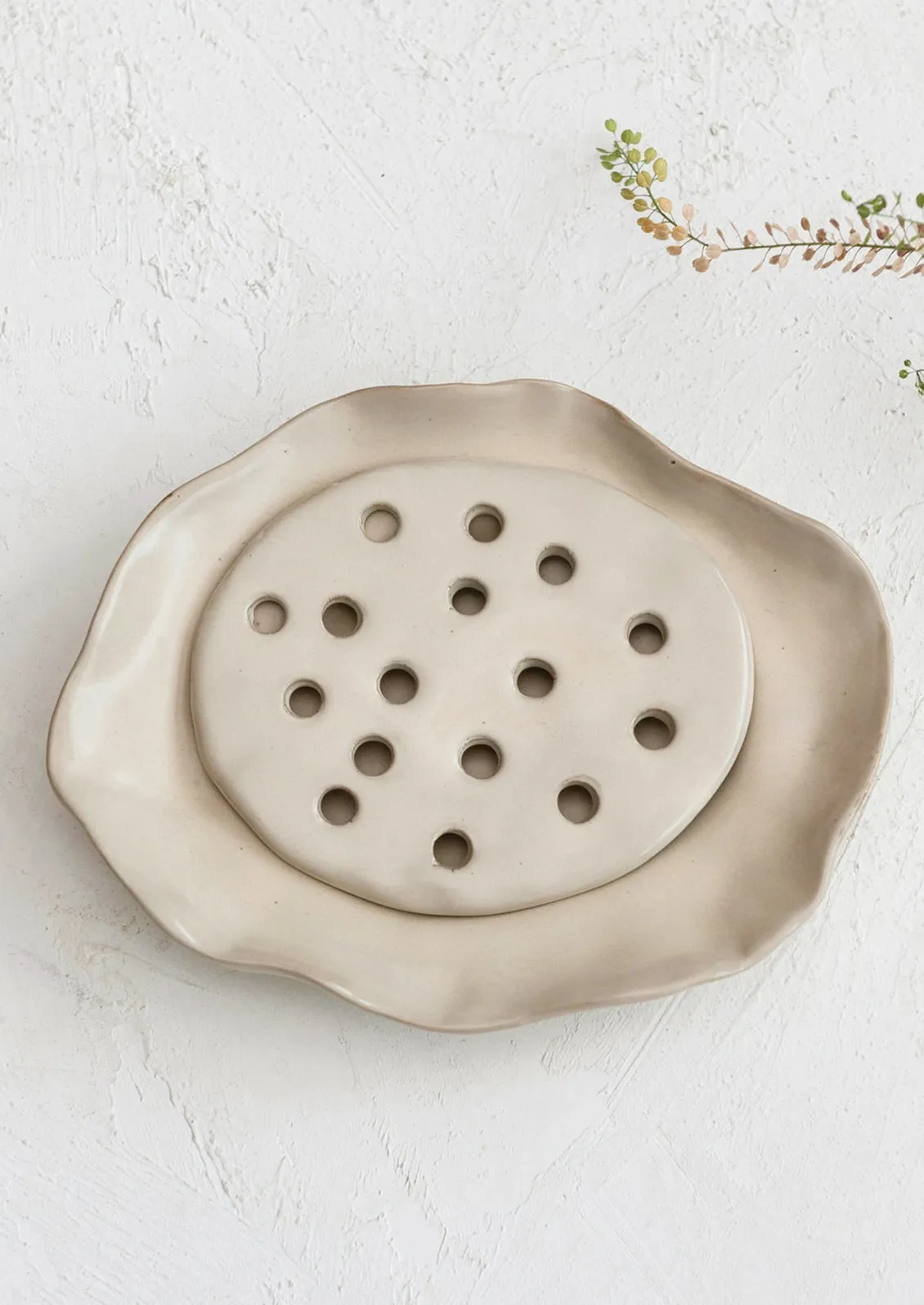 Ruffled Ceramic Soap Dish